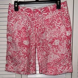 LILLY PULITZER “The Chipper” Shorts in Get Spotted Pink Lion Print